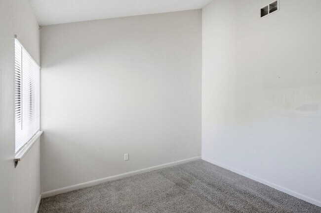 Building Photo - 1844 Larette Dr