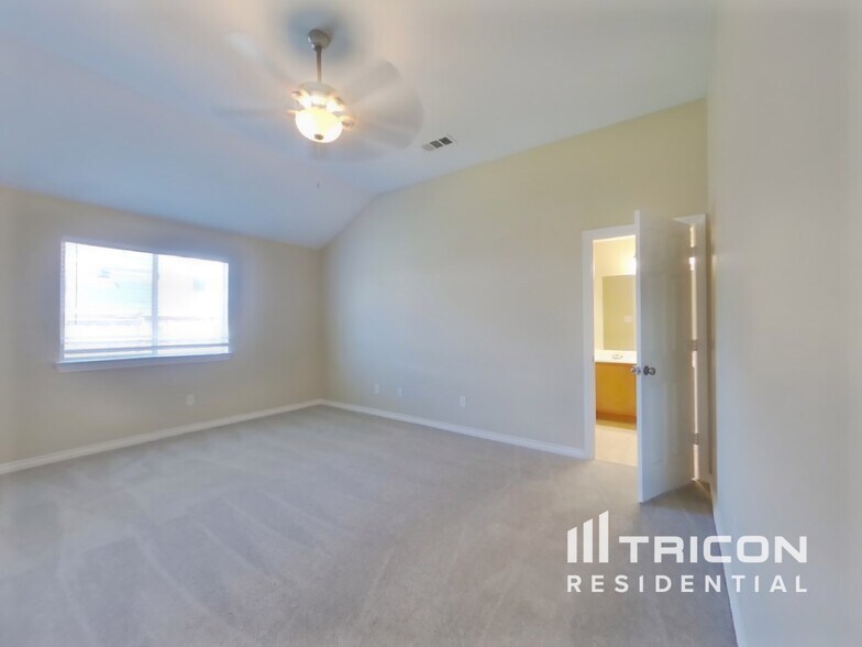 Building Photo - 110 Santa Fe Trail