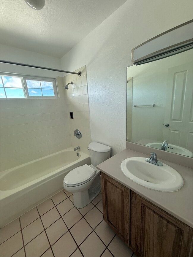 Building Photo - Beautifully Renovated 5-Bedroom Home | Spa...