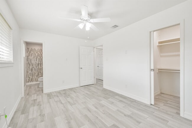 Building Photo - 7623 Yellow Pine Dr