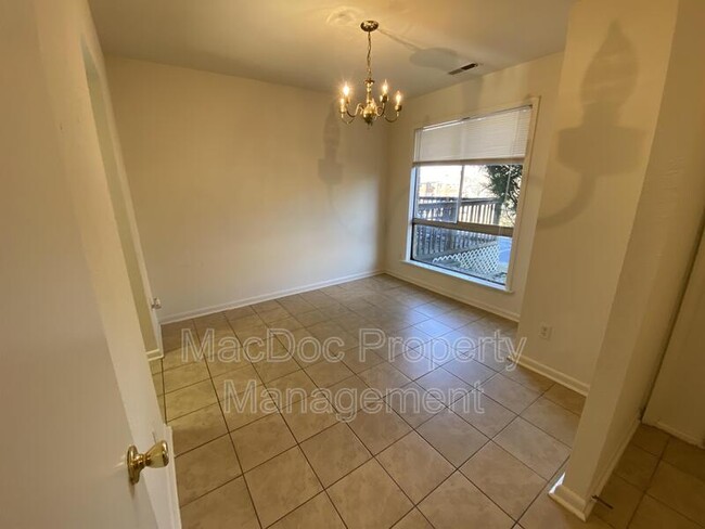 Building Photo - 53 Maple Dr