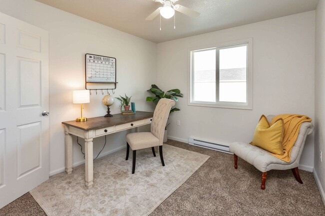 Building Photo - 3 Bedroom, Single-story Townhomes for rent...
