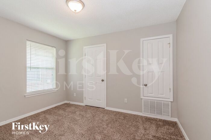 Building Photo - 7354 Ironside Dr W