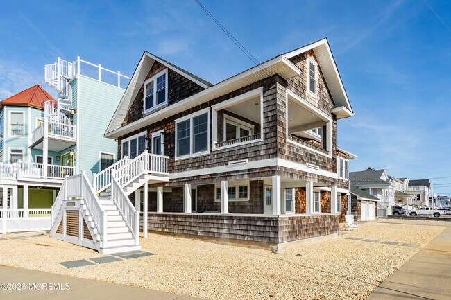 Building Photo - 600 N Bayview Ave
