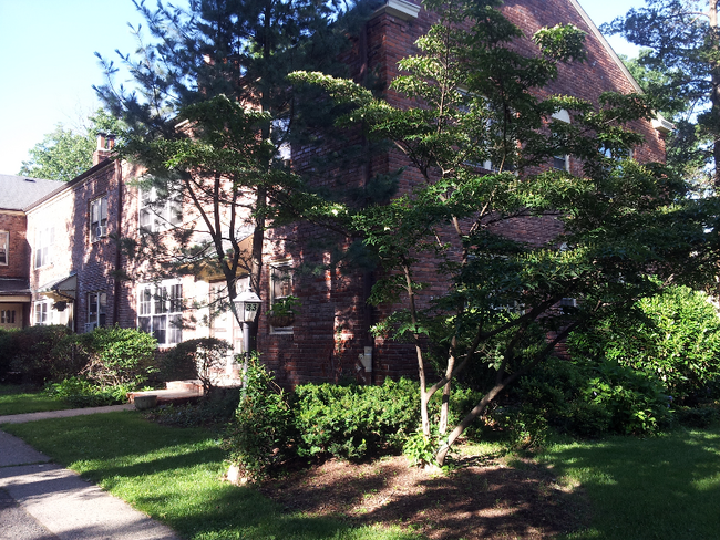 Building Photo - 33 Hillside Ave