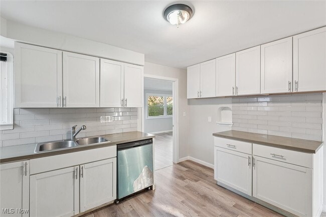 Building Photo - 5732 E 141st St