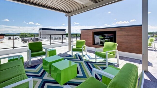 Building Photo - 1160-1178 Silas Deane Hwy