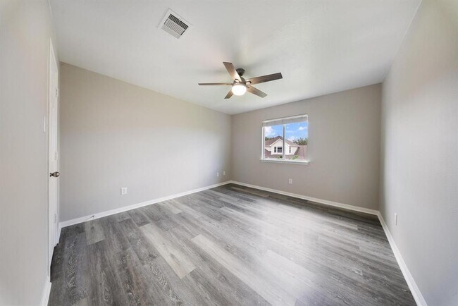 Building Photo - 418 Nadia Way