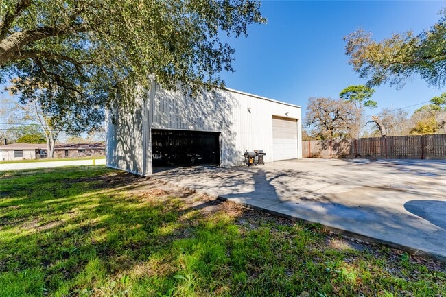 Building Photo - 11407 Iberia Dr