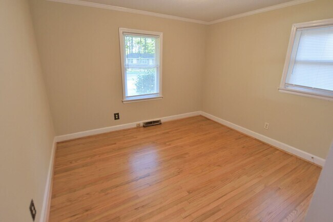 Building Photo - 625 Powell Dr
