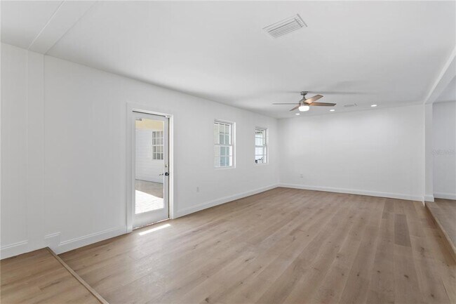 Building Photo - 4704 W Brookwood Dr
