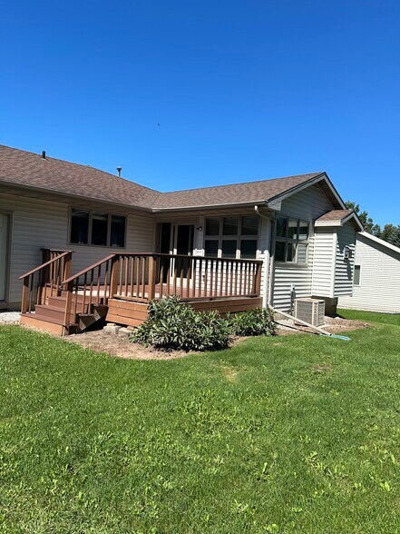 Building Photo - N424 Kilsdonk Ct