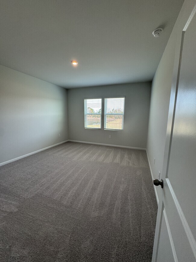 Building Photo - 3067 Visionary Dr