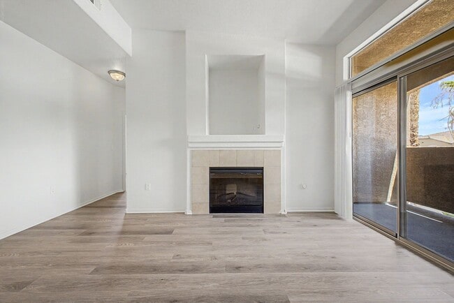 Building Photo - Gated 3 Bedroom condo located just off 215 & Eastern!