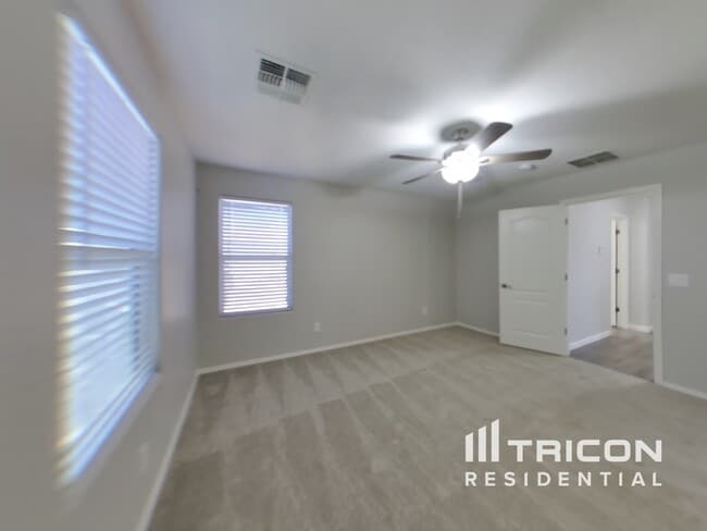Building Photo - 4360 E Carla Vista Dr