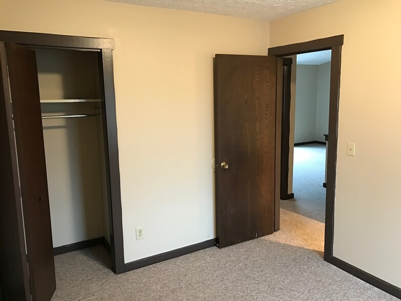 Building Photo - 908 Skyside Dr