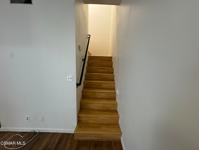 Building Photo - 14520 Plummer St
