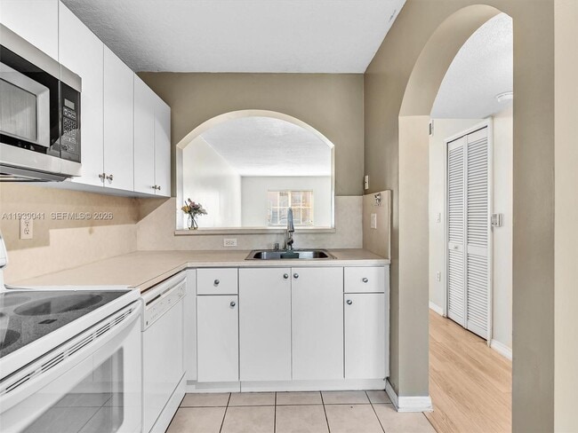 Building Photo - 1271 SE 28th Ct