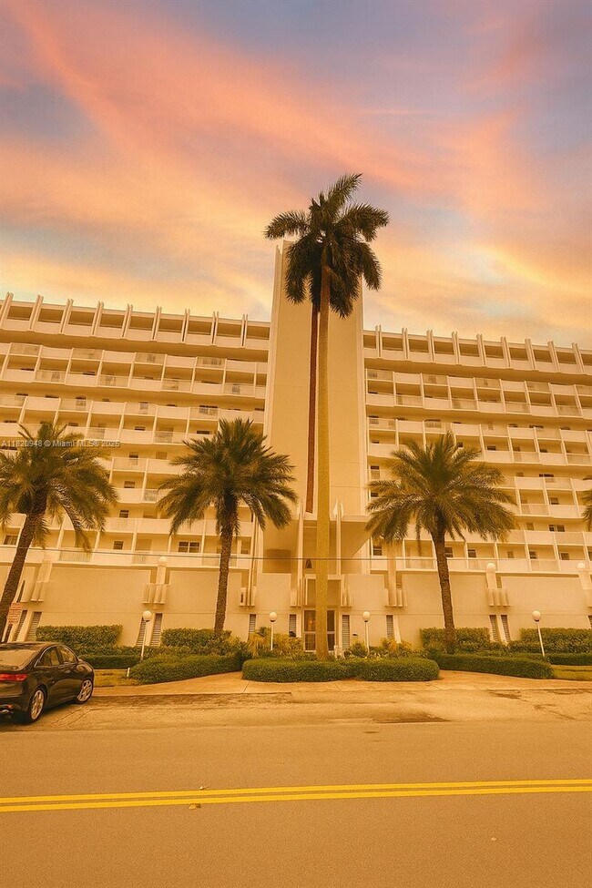 Building Photo - 511 Bayshore Dr