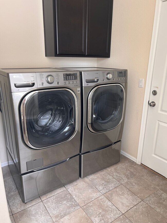 Building Photo - Beautiful Sierra Ridge 4-Bedroom, 3.5-Bath...