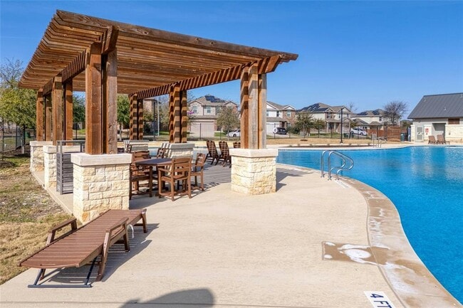 Building Photo - 3204 Egan Dr