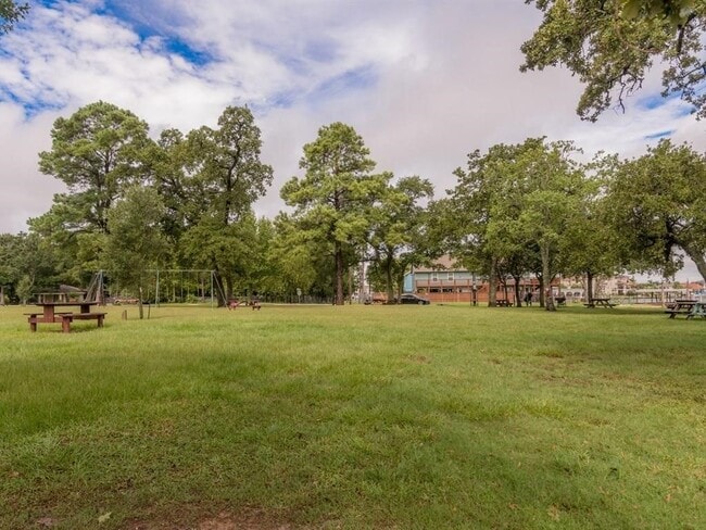 Building Photo - 1819 Cove Park Dr