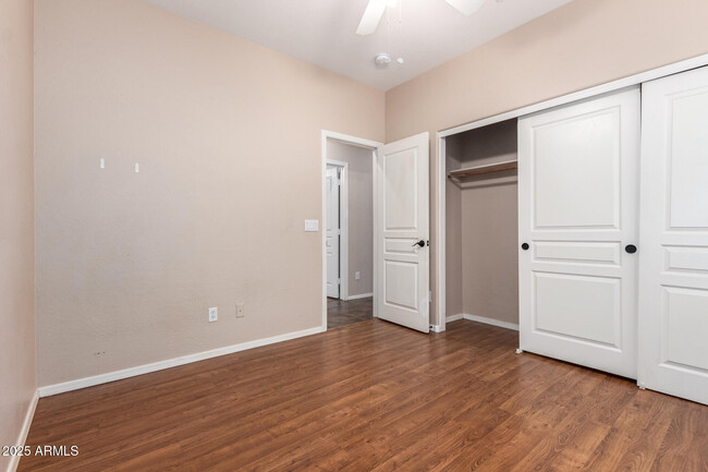Building Photo - 6923 W Lone Cactus Dr