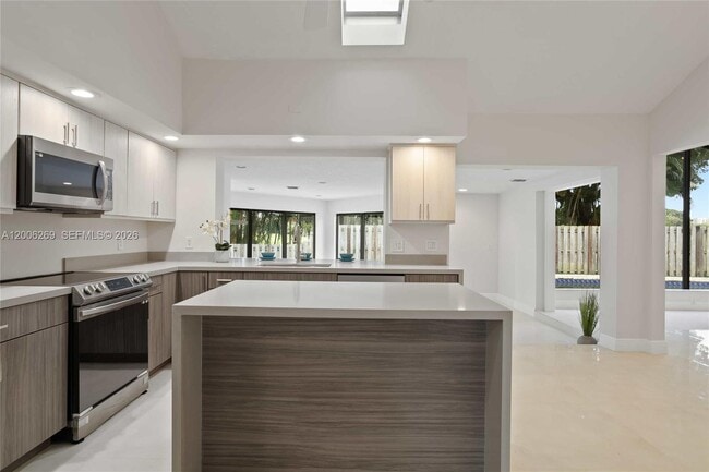 Building Photo - 8881 N Lake Dasha Dr