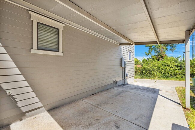 Building Photo - 1162 N Olive St