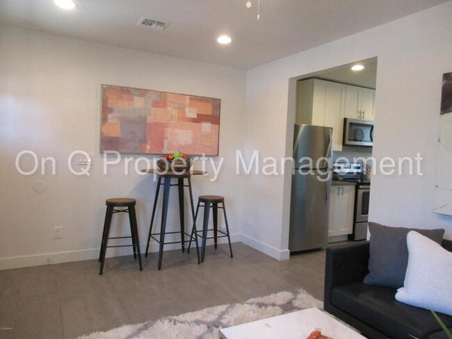 Building Photo - 646 N 10th Ave