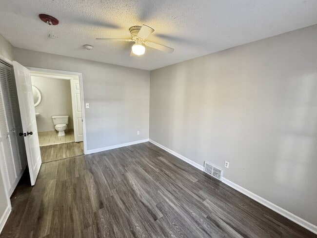 Building Photo - 6843 Amersham Dr