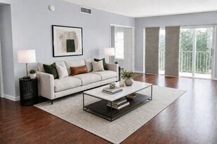 Building Photo - 3050 N Palm Aire Dr