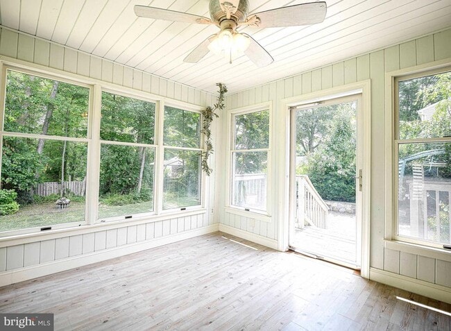Building Photo - 1355 Sweetbriar Ln