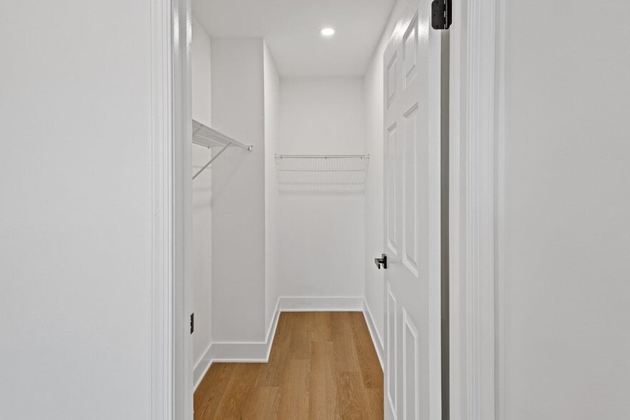 Building Photo - 5 Exeter Ct