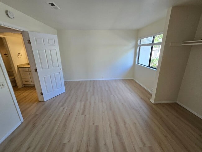 Building Photo - Spacious 4-Bedroom Townhome for Rent in De...