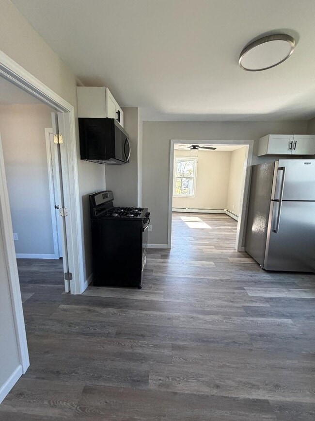 Building Photo - 27 Esmond St