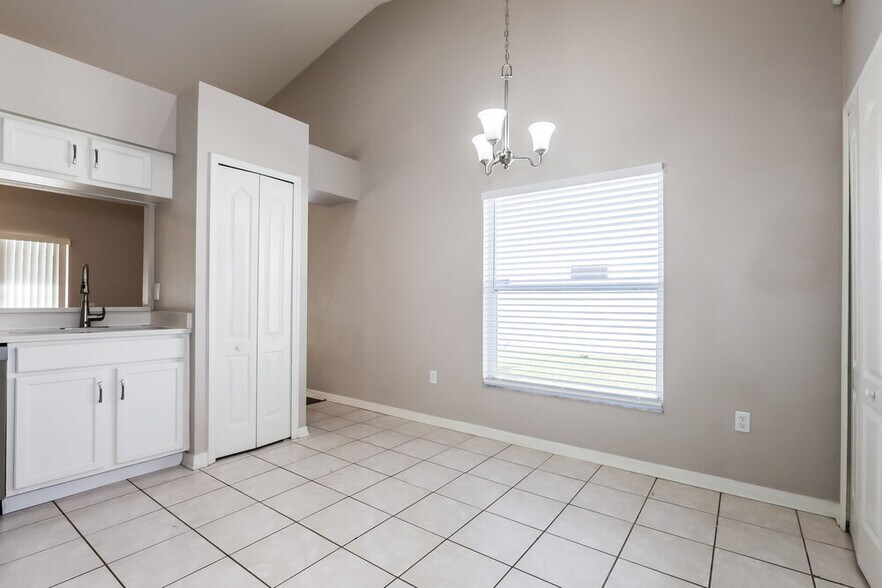 Building Photo - 29505 Morningmist Dr