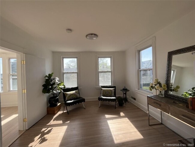 Building Photo - 3 Betts Pl