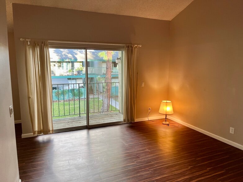 Building Photo - 1811 E Grand Ave