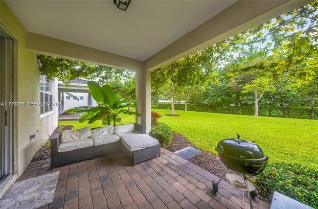 Building Photo - 932 Banyan Dr