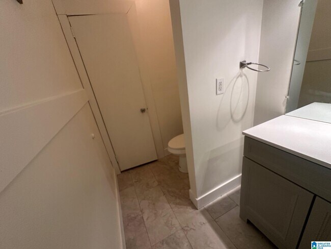 Building Photo - 412 Skyview Dr