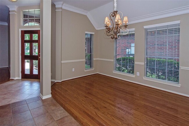 Building Photo - 7718 Trophy Pl Dr