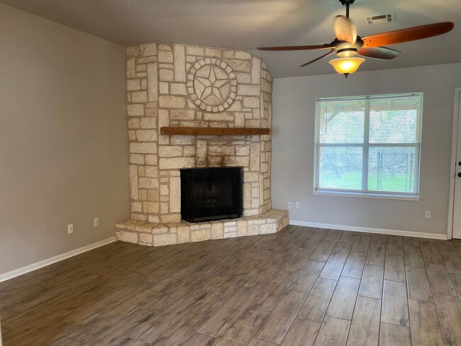 Building Photo - 3 BEDROOM, BELTON ISD