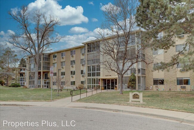 Building Photo - 2 br, 1 bath House - 13500 E Cornell Ave #102