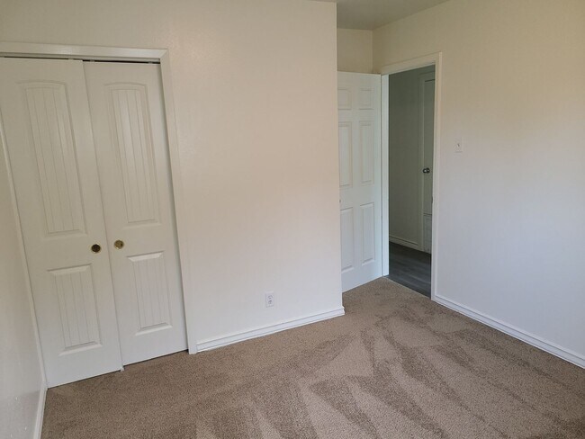 Building Photo - 4406 Desert View Dr
