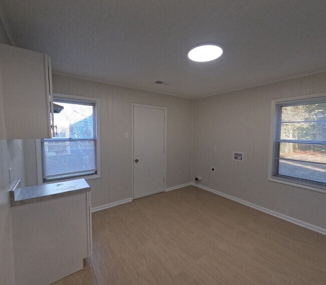 Building Photo - Cozy 2bed 1 bath