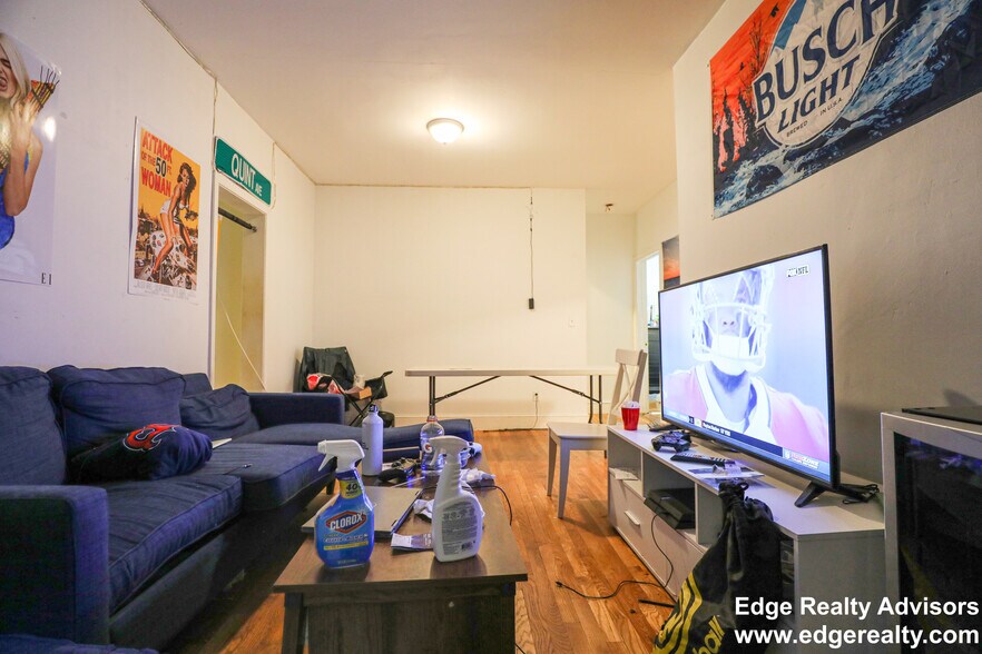 Building Photo - 56 Egmont St