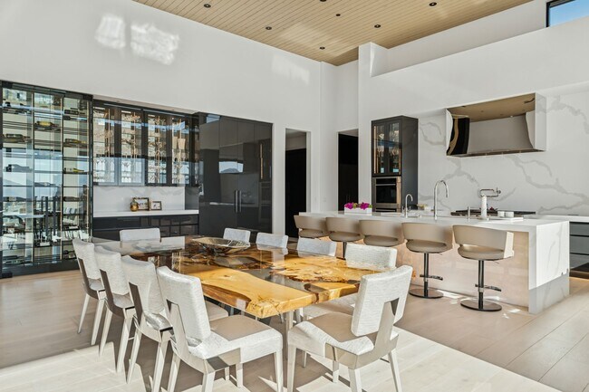 Building Photo - 3404 Wapiti Cyn Rd