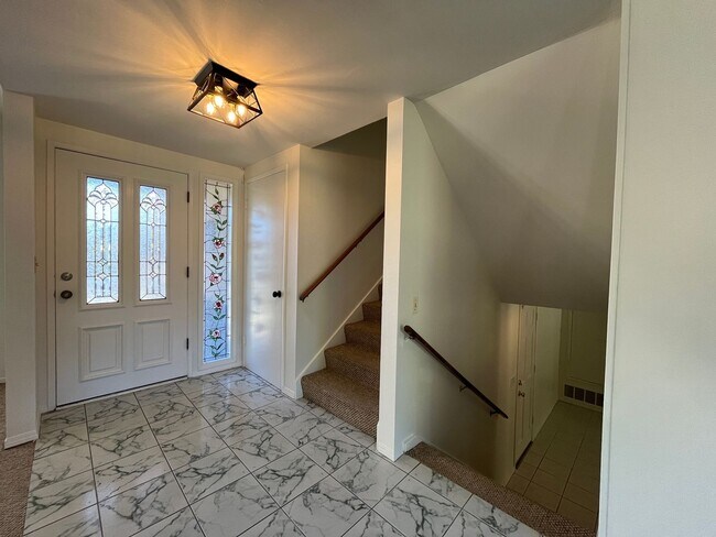 Building Photo - MOUNTAIN VIEWS!! Newbury Park 4+2.5 w/family rm, 2 fireplaces, cul-de-sac!