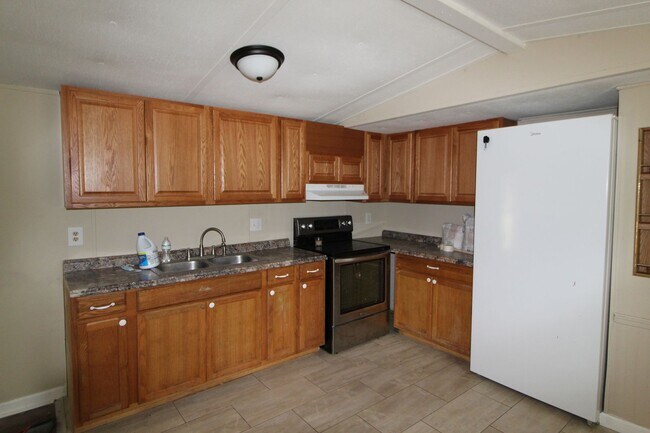 Building Photo - Newly Renovated 3-Bedroom Mobile Home in Tallahassee Available Now